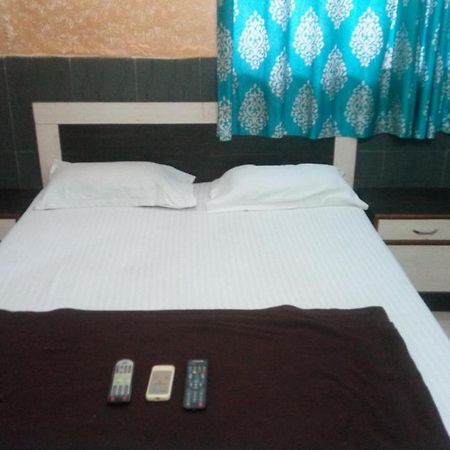Hotel Sarang Lodge Панвел Экстерьер фото