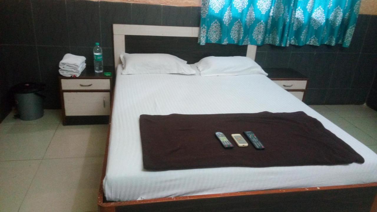 Hotel Sarang Lodge Панвел Экстерьер фото