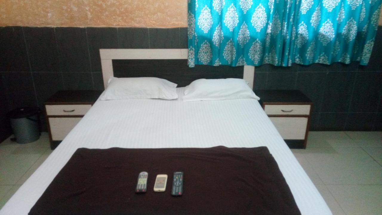 Hotel Sarang Lodge Панвел Экстерьер фото