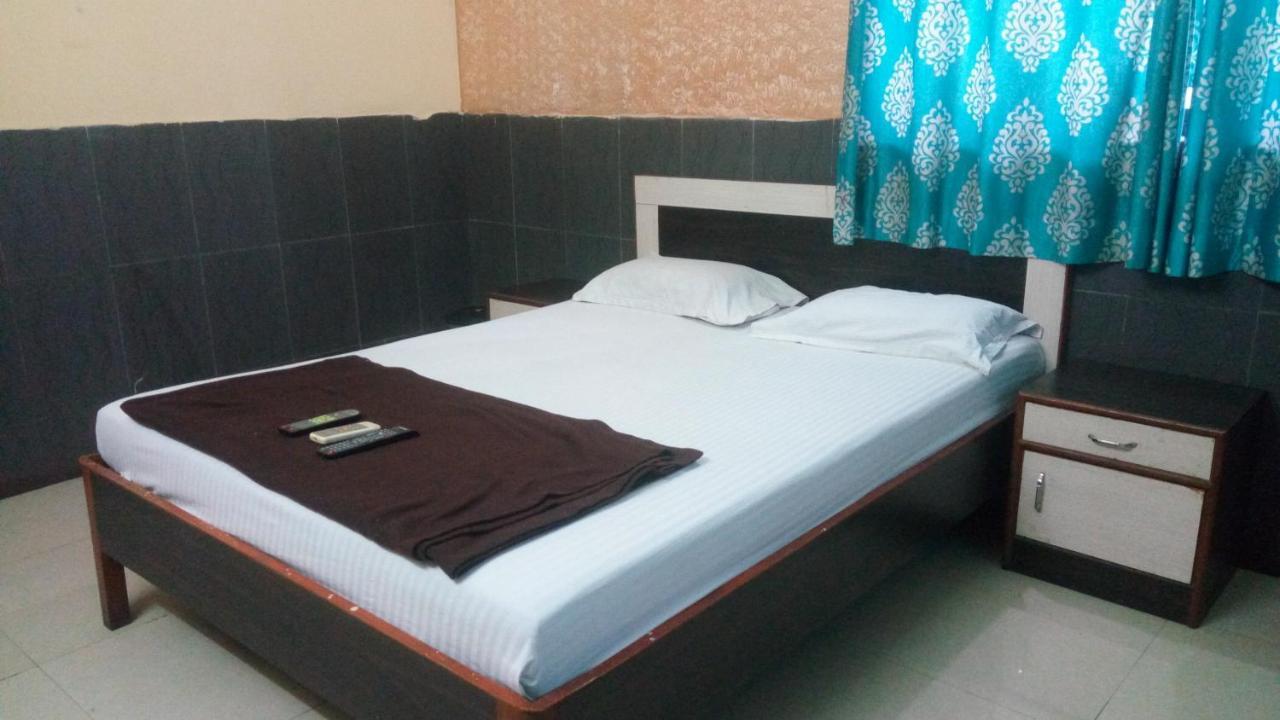 Hotel Sarang Lodge Панвел Экстерьер фото