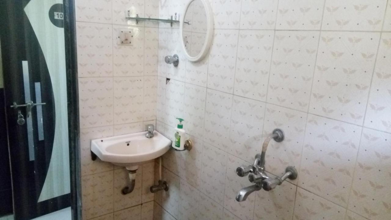 Hotel Sarang Lodge Панвел Экстерьер фото