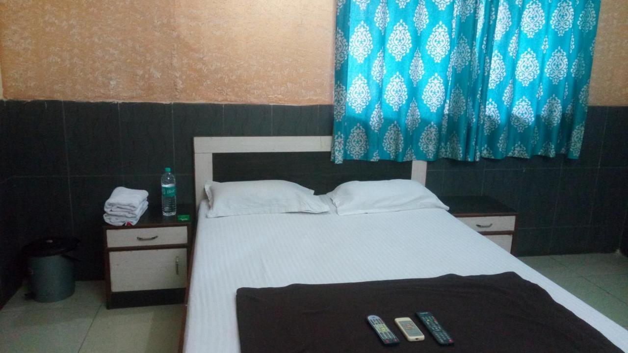 Hotel Sarang Lodge Панвел Экстерьер фото